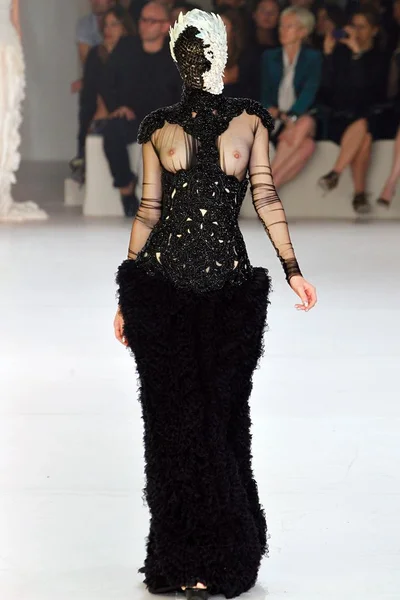Look 28